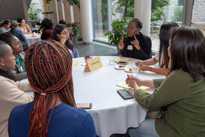 Alumnae_of_Color_20180922_0316_700.jpg