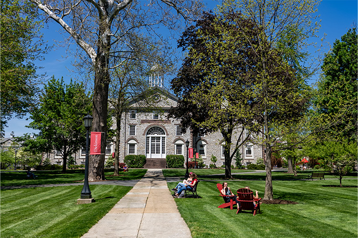 Campus studying and relaxing 20220511 loh 01 700x467