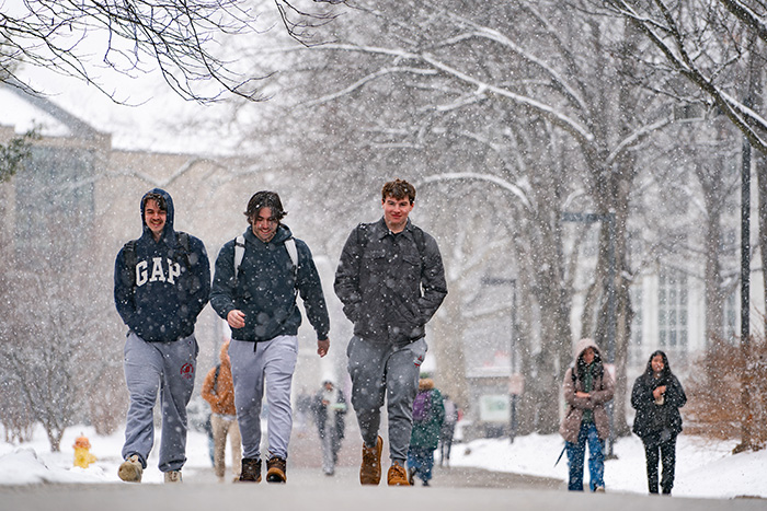 February snow campus d walk 202502012 loh 003 10thingsas 700x467